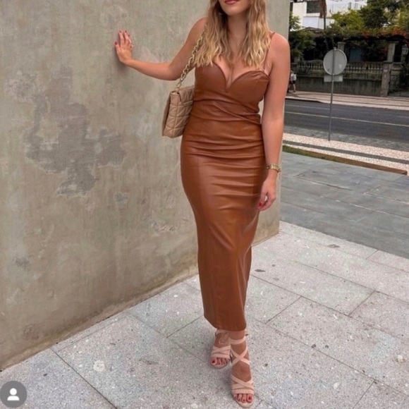 Bloggers fav Zara faux leather dress - Picture 2 of 13